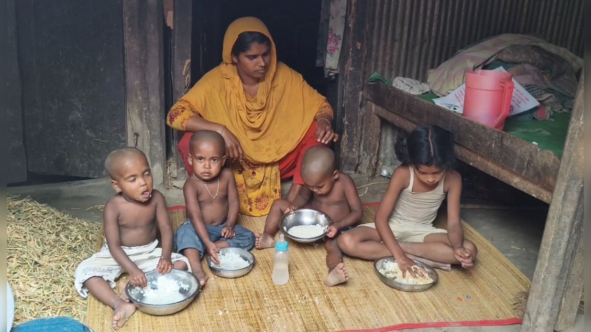 লালপুরে ঝুপড়ি ঘরে ১৩ বছর ধরে মানবেতর জীবন: চার কন্যা নিয়ে দিশেহারা পরিবার
